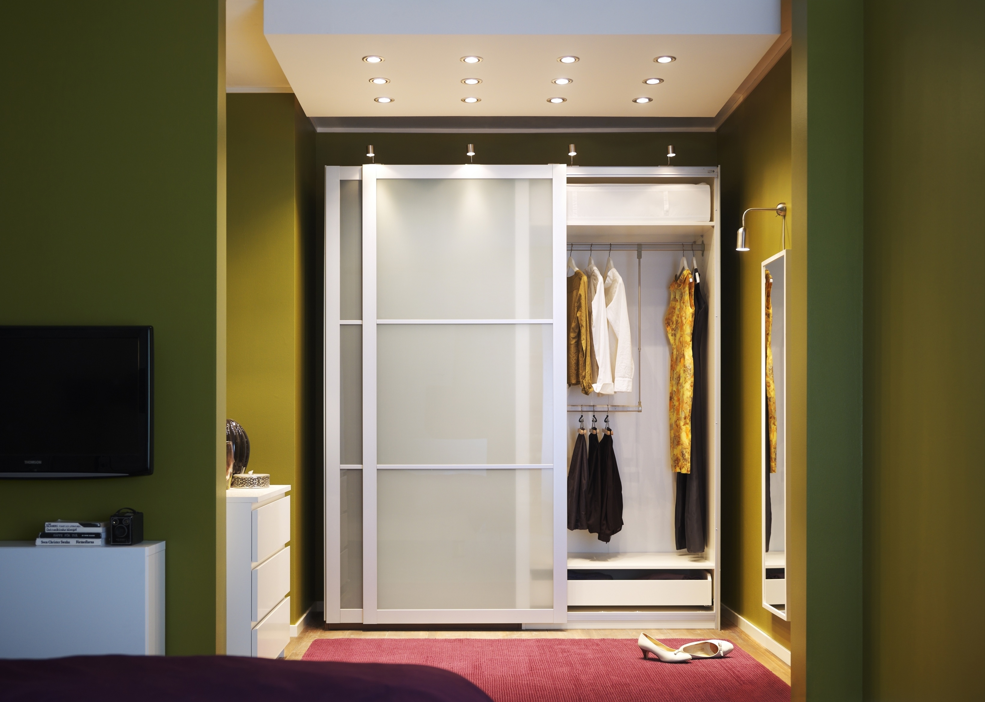 Bedroom Wardrobe Closet With Sliding Doors3280 X 2340