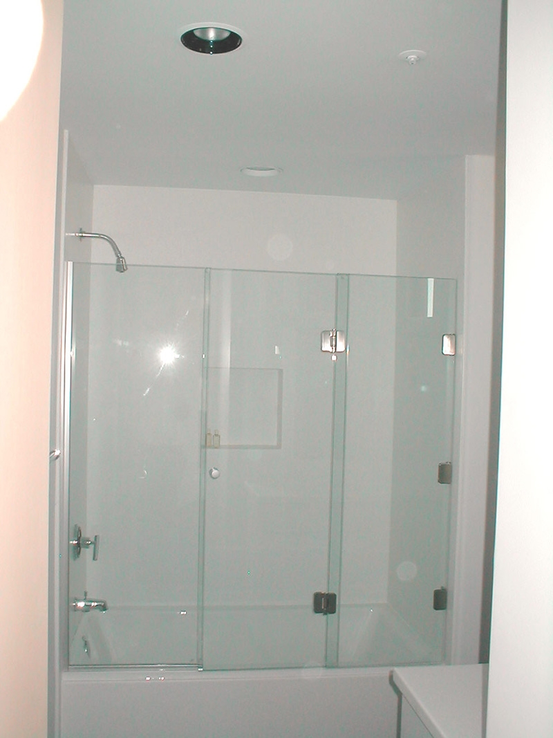 3 Panel Frameless Sliding Shower Door800 X 1067