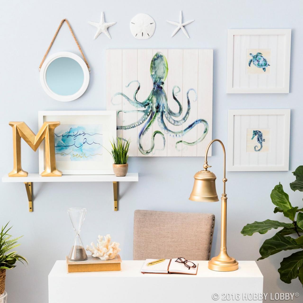 Go for gold to give your nautical nook a modern twist! Bathroom Decor