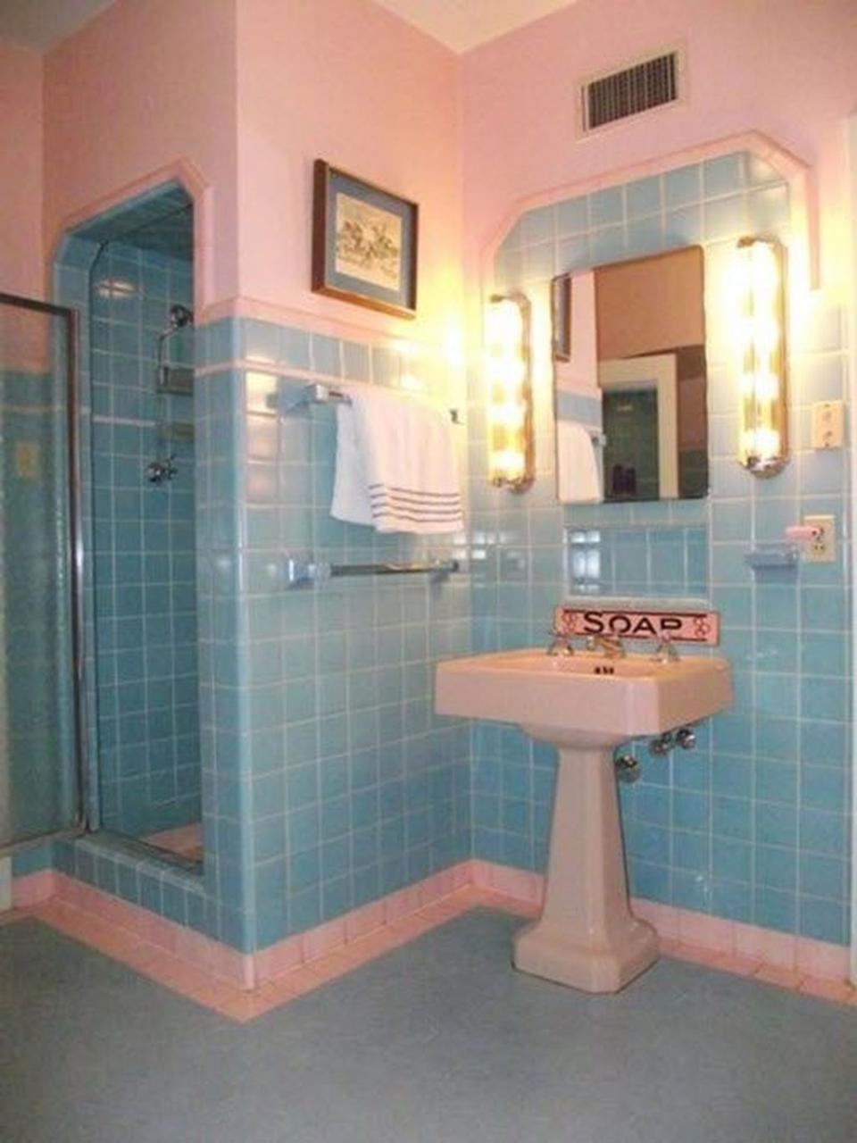 Cool 20+ Impressive Vintage Bathroom Decoration You'll Love Retro