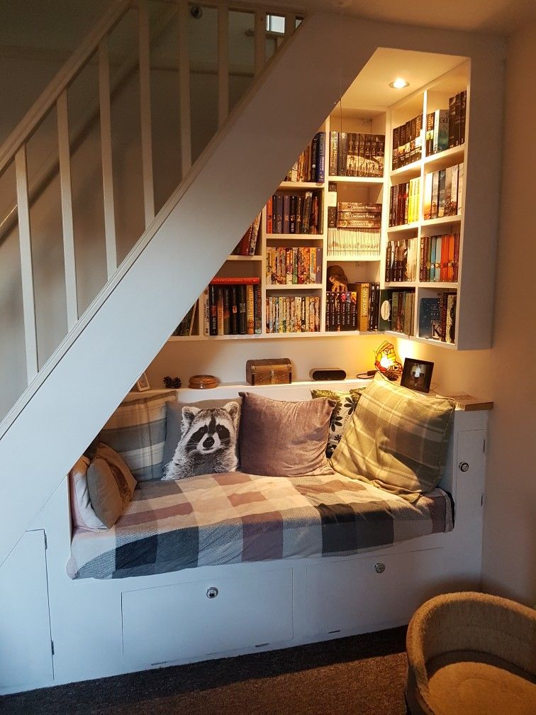 Reading nook with loads of storage. Living room decor cozy, Living