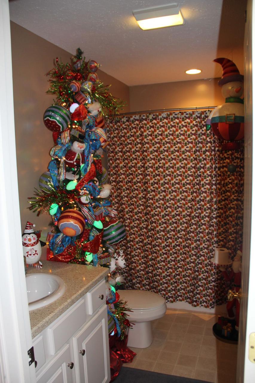 Fun bathroom tree Amazing bathrooms, Holiday decor, Decor