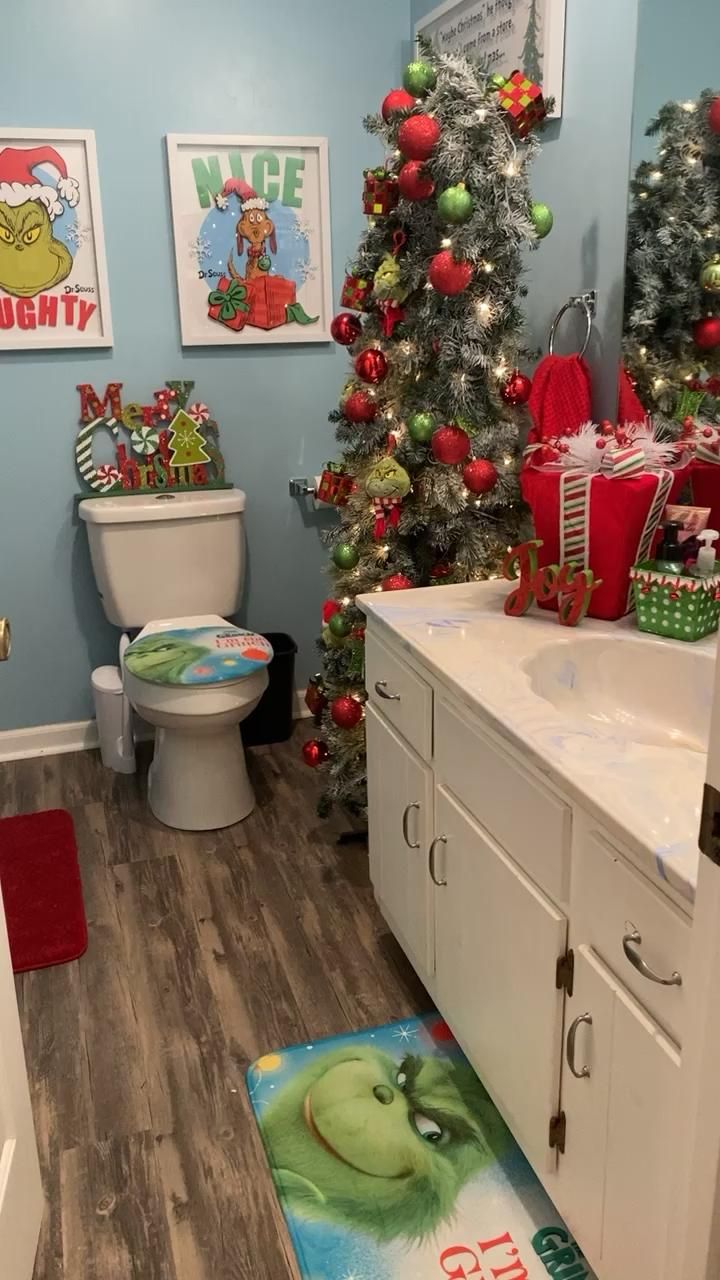 Grinchmas Bathroom [Video] Christmas tree decorating themes