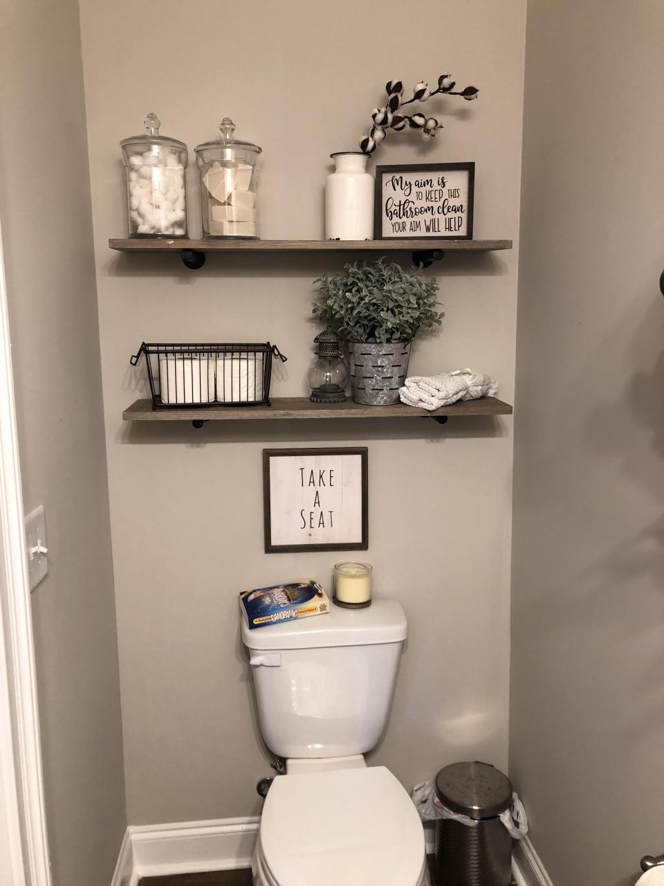 20+ Ideas For Decorating Bathroom Shelves