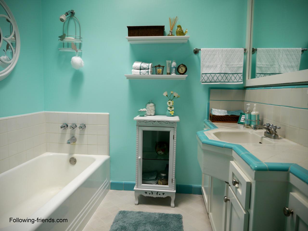 Aqua and white bathroom. Покраска стен в ванной, Цвета краски для