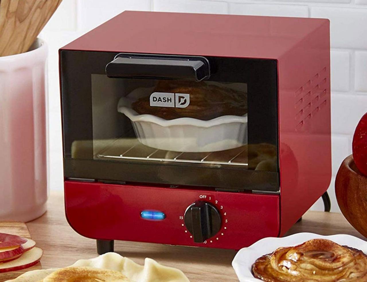 Dash Mini Toaster Oven is 550 watts of countertop cooking power Mini