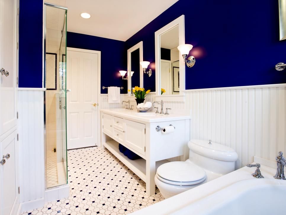 30 Biggest Decorating Mistakes and Solutions Blue white bathrooms