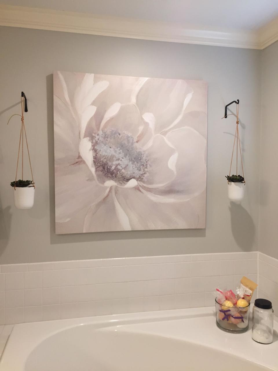 Master bath design using a little modern wall art piece and hanging