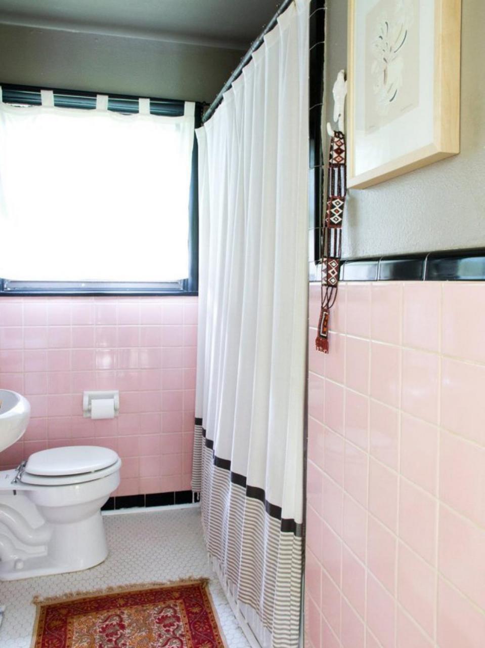 Reasons to Love Retro PinkTiled Bathrooms HGTV's Decorating & Design