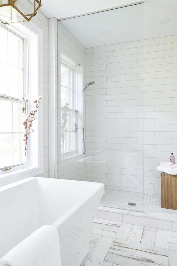 whitetiledbathroom in 2020 White bathroom tiles, Bathroom interior