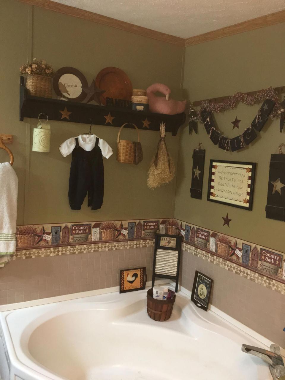 primitive accumulation Primitivebathrooms Country bathroom decor