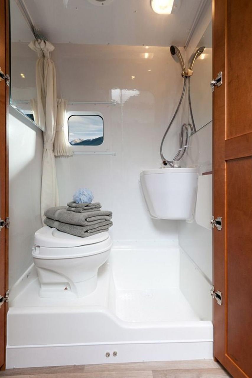 45+ Inspiring Rv Bathroom Makeover Design Ideas Tiny house bathroom