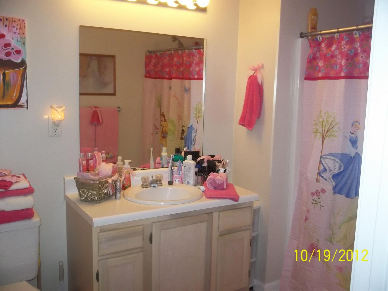 I madeover Lexi's Bathroom with Disney princess and Pink of course