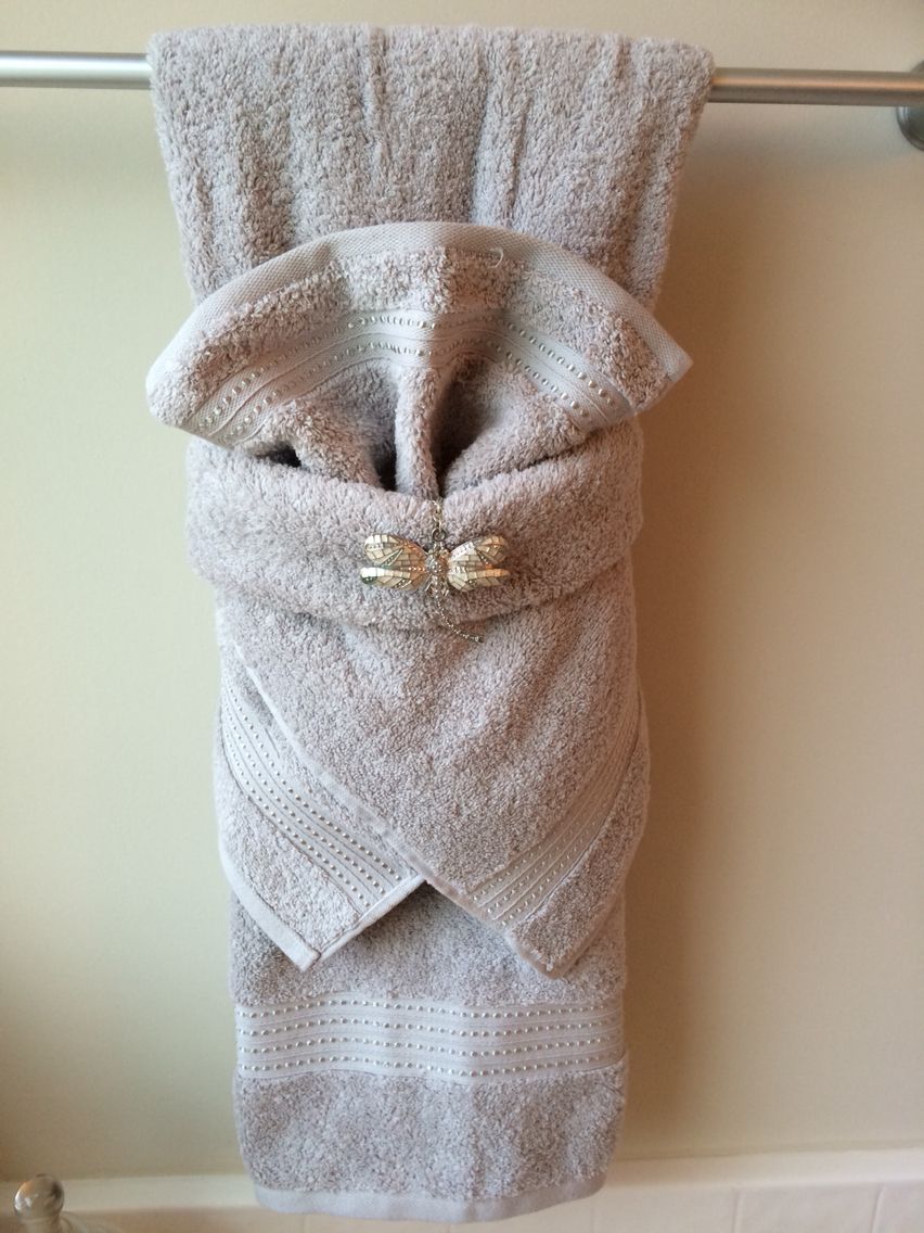 Fancy towel folding with dragonfly bling! Bathroom towel decor, Hotel