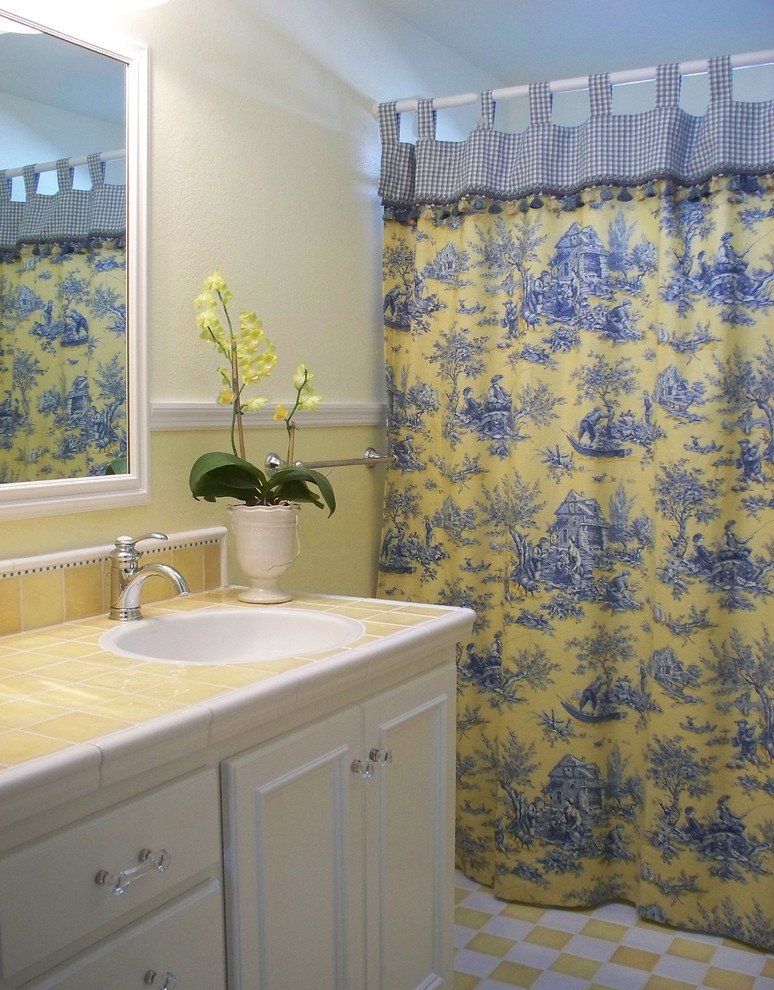 24 Fresh Blue and Yellow Bathroom Decor in 2020 Yellow bathroom decor