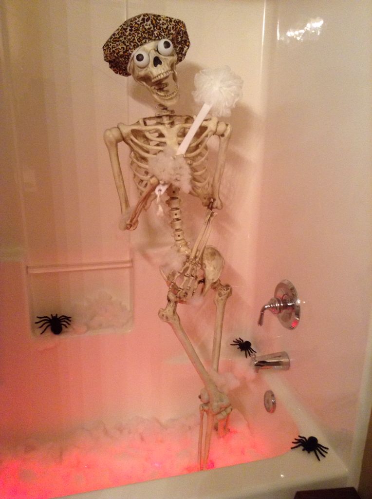 Halloween bathroom skeleton shower Halloween bathroom, Halloween