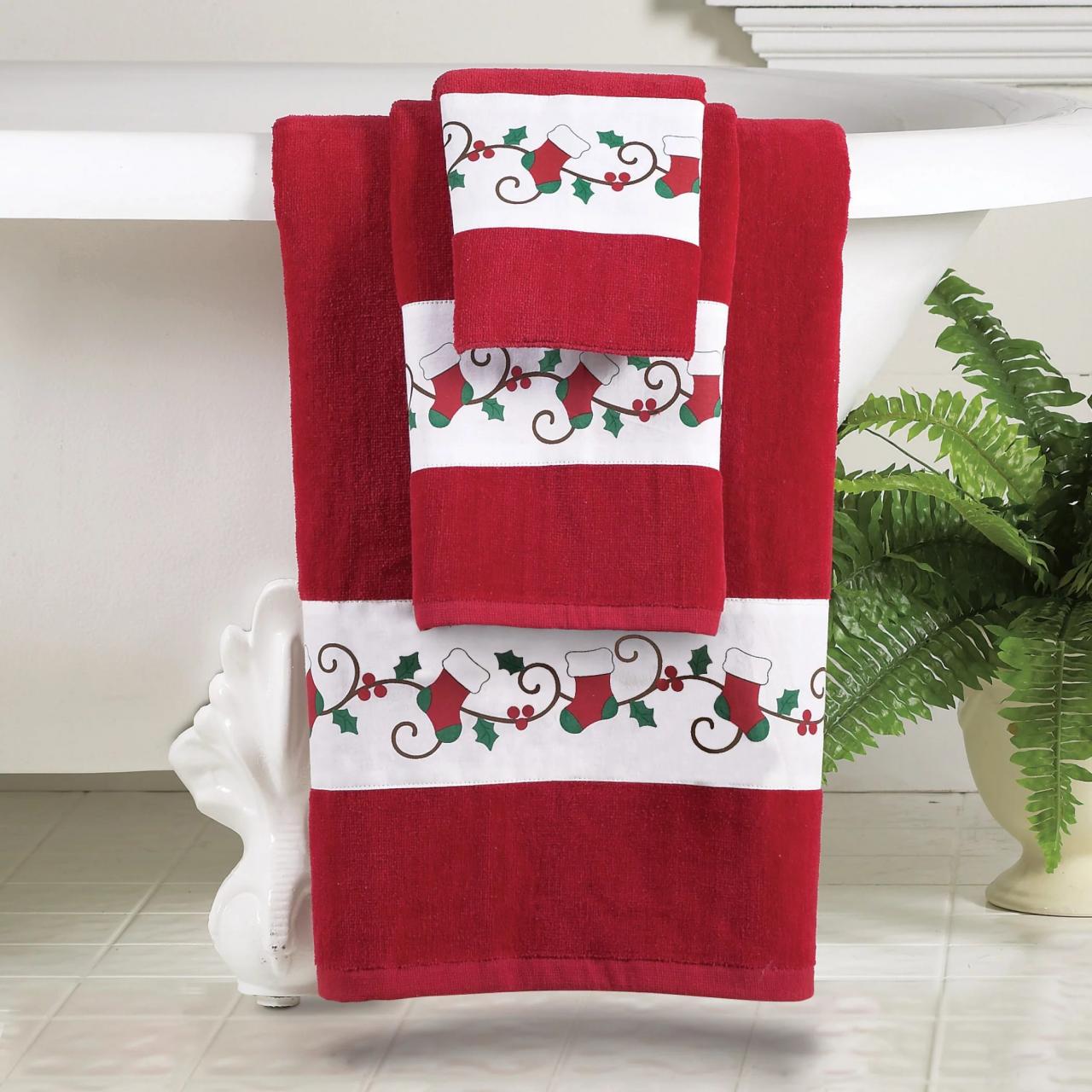 Collections Etc Holiday Printed Bath Towels Set of 3