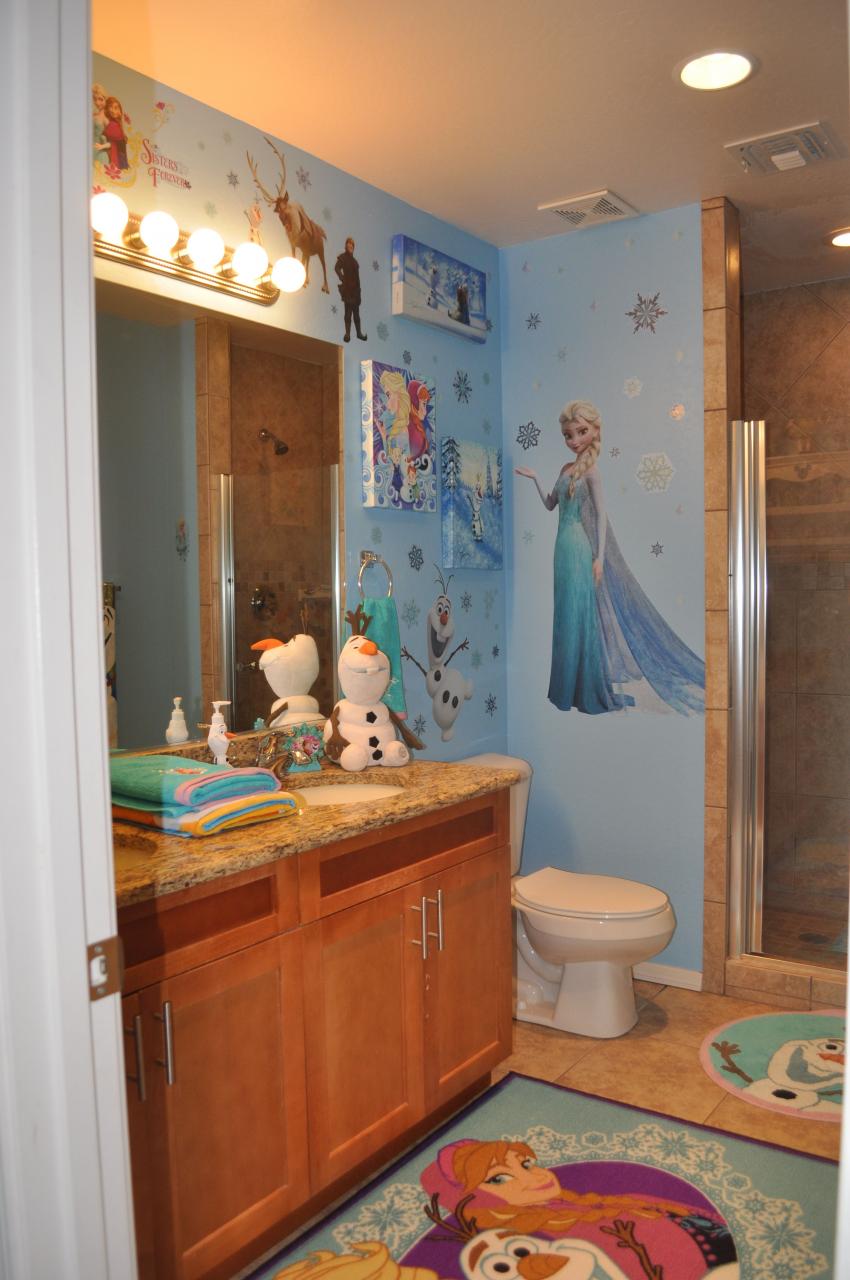 Disney Frozen Bathroom Kid bathroom decor, Disney bathroom, Kids