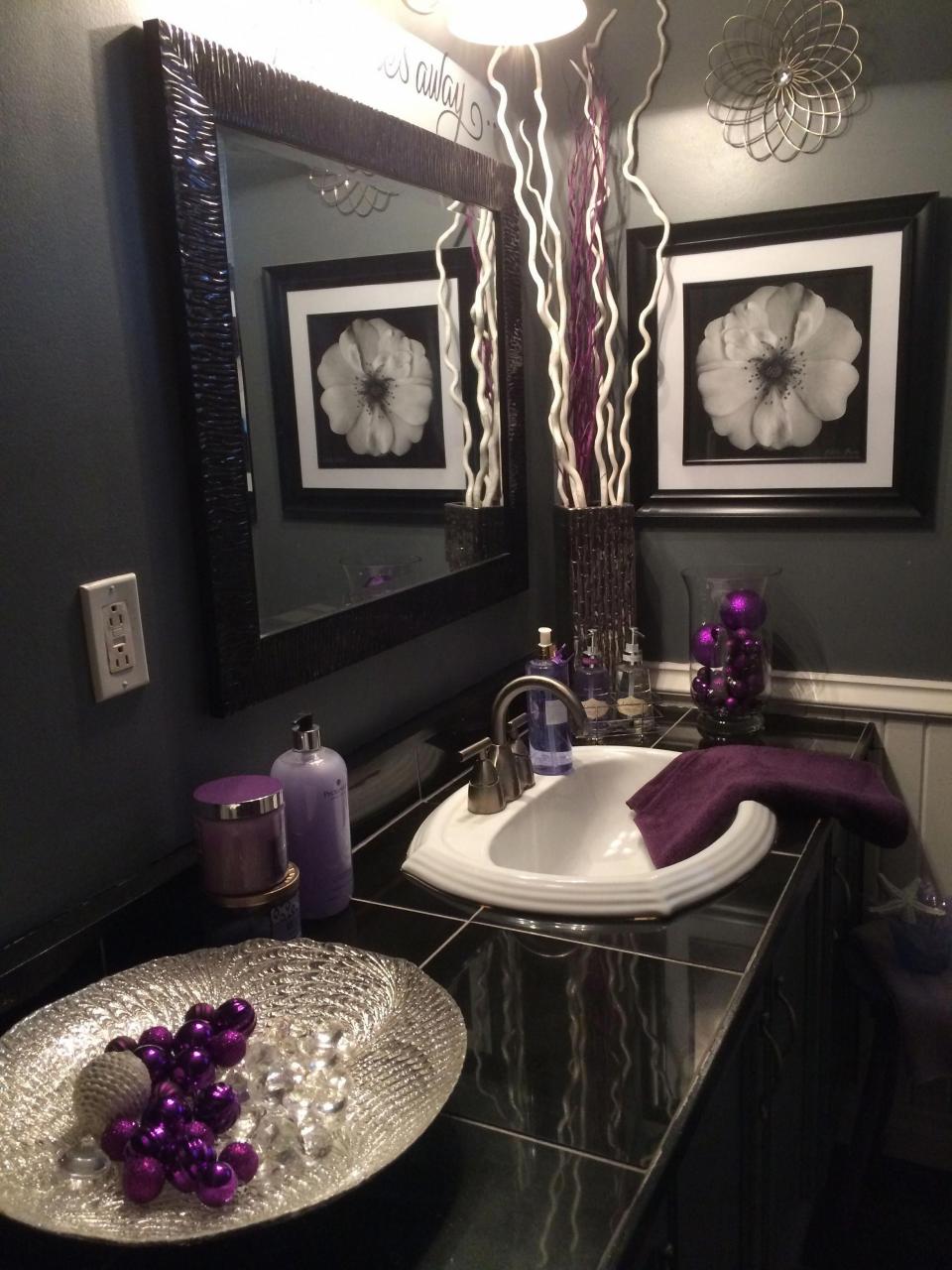 Black and grey bathroom with lavender accents ideasparabaño 