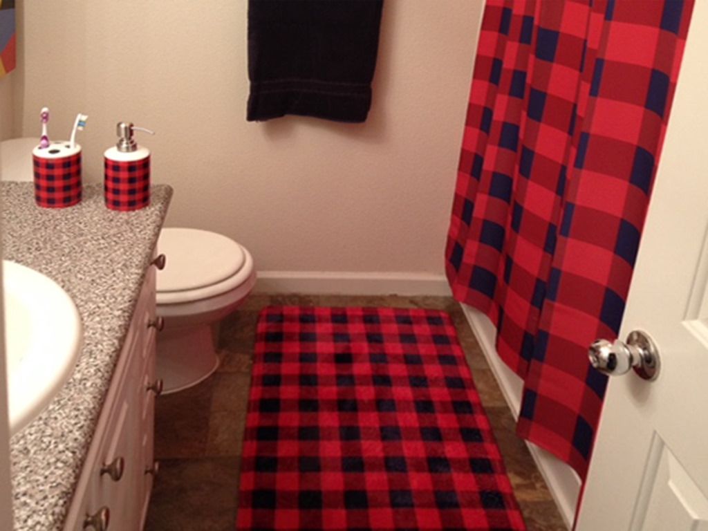 Christmas classic Buffalo check plaid pattern Bathroom Mat