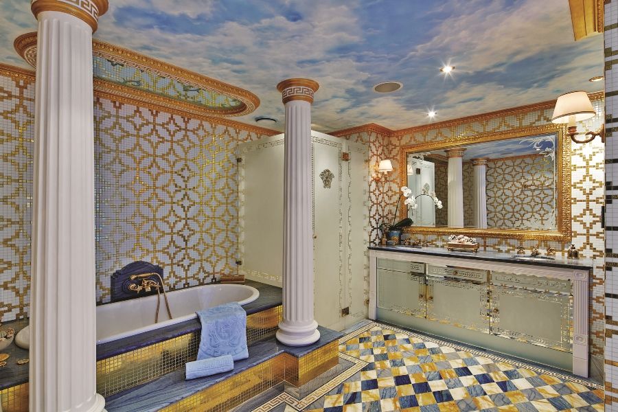 Amazing Versace Bathroom, Extremely luxurious bathroom with handpainted