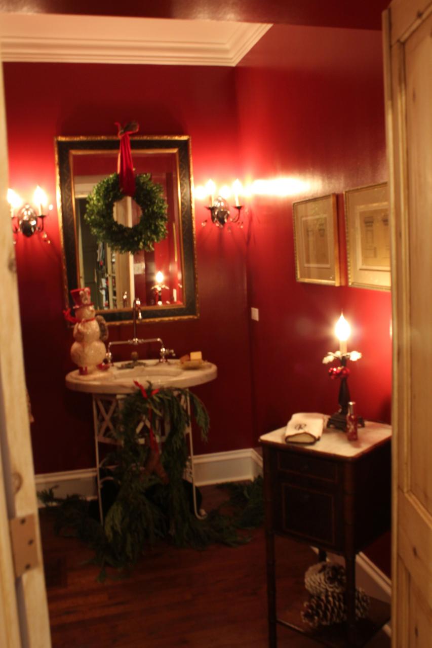 How To Decorate A Bathroom For Christmas