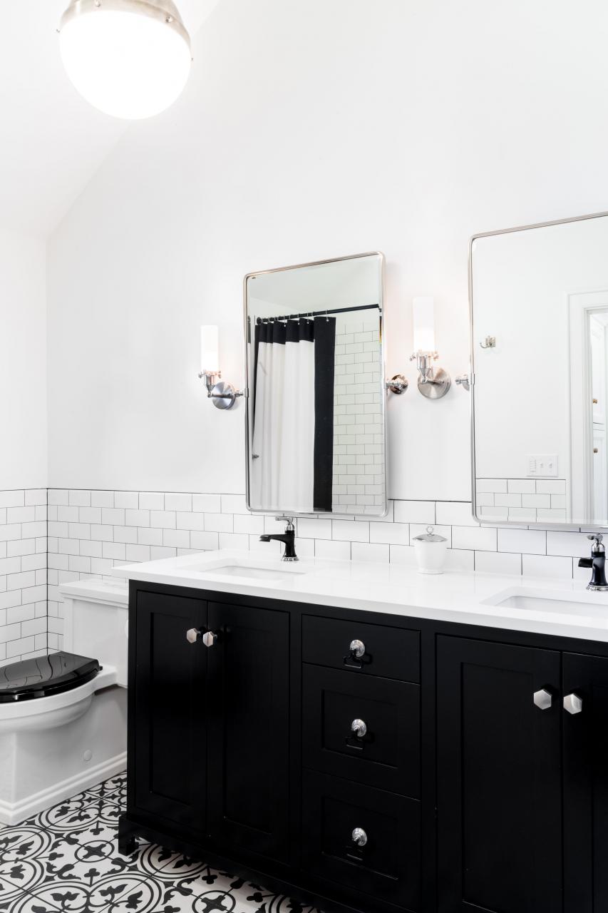 A black and white bathroom remodel in North East Portland. remodel 