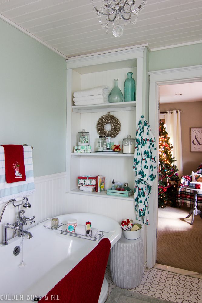 Holiday HouseWalk 2017 Tropical bathroom, Decor, Christmas bathroom