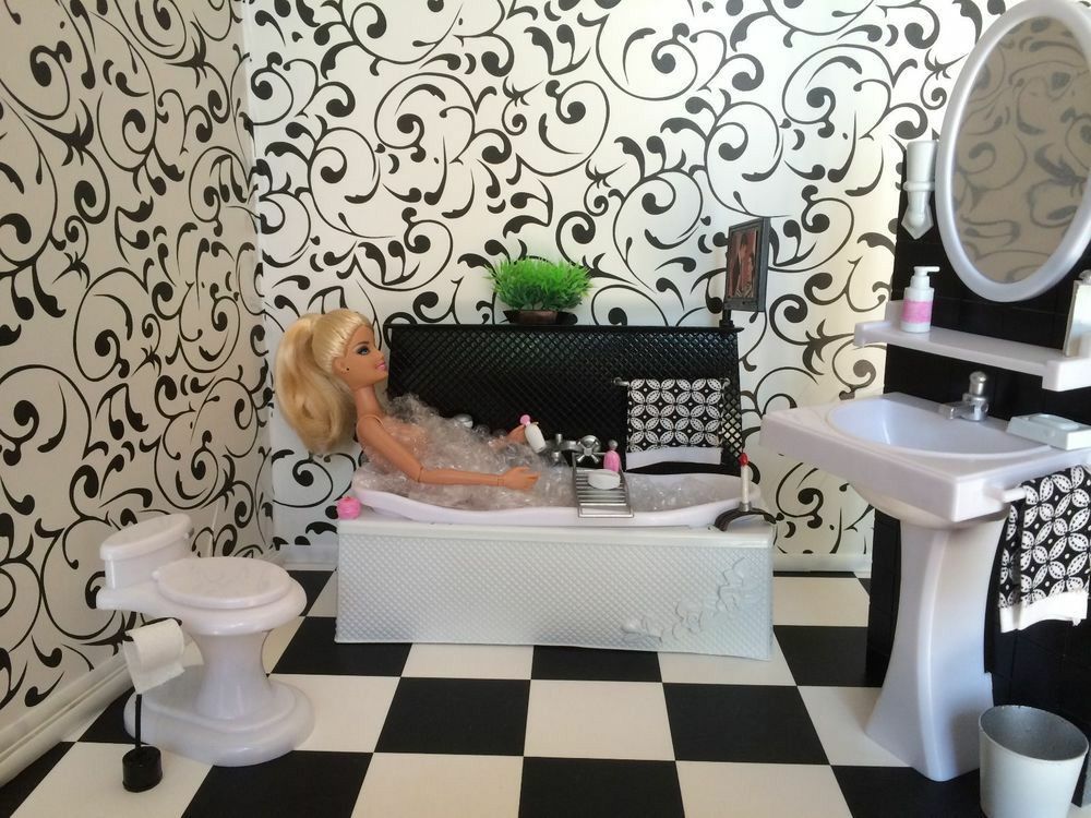 Pin de Heather Durband en Barbie bathroom remake