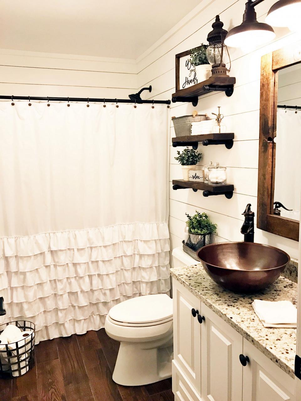 15+ Best Shiplap Wall Bathroom Design Ideas Farmhouse bathroom decor