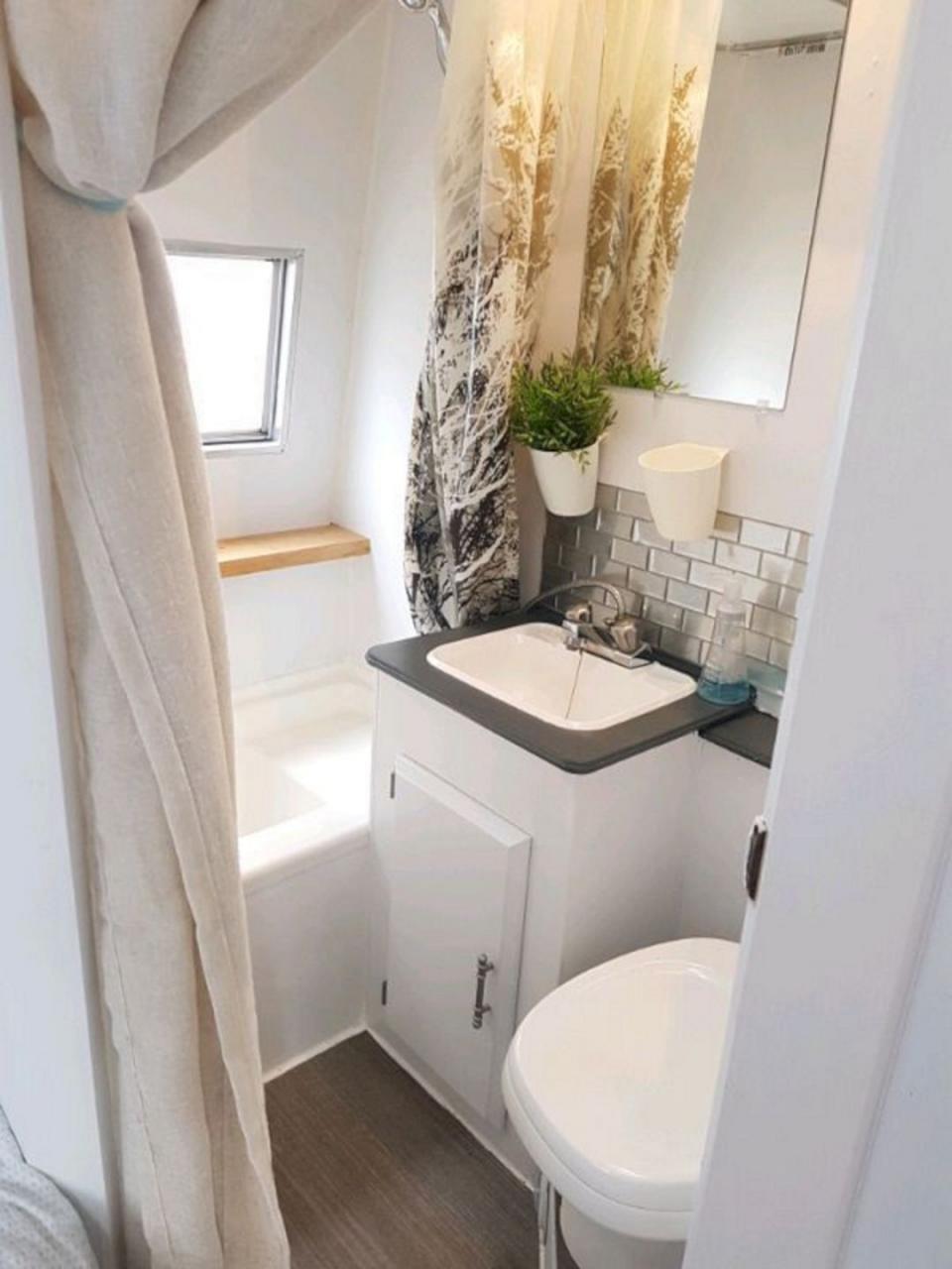 Breathtaking 17 Small RV Bathroom Renovation To Make Your More Cozy For
