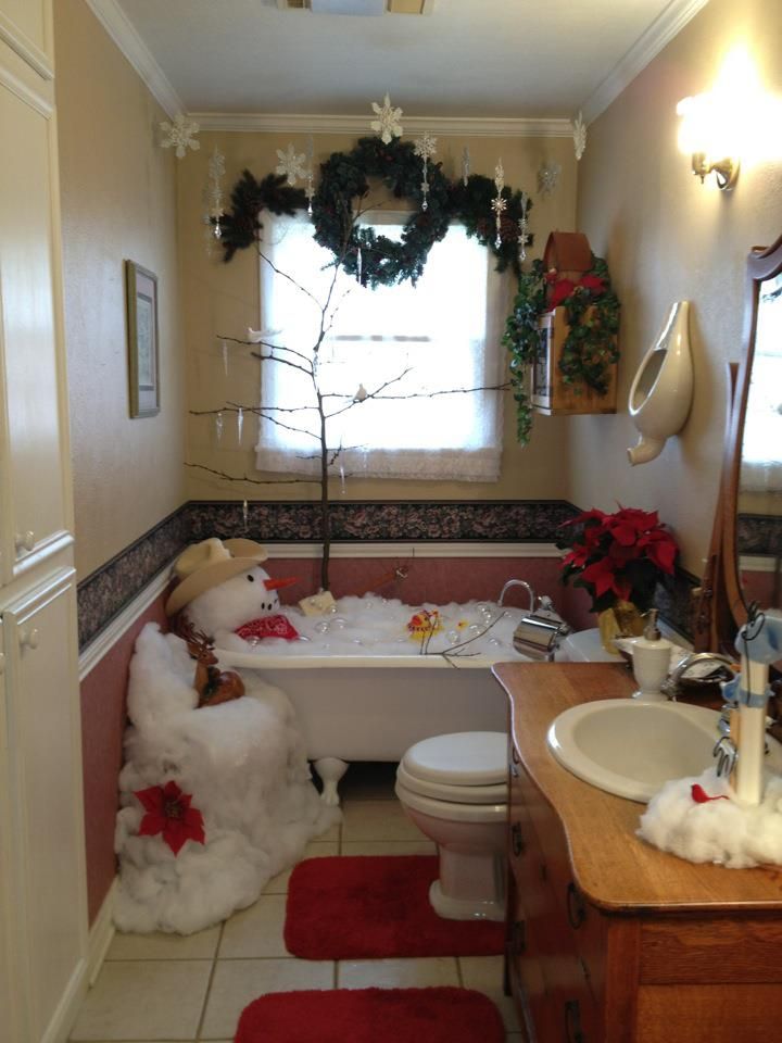 fun decorating a guest bathroom for Christmas...I am guessing no one