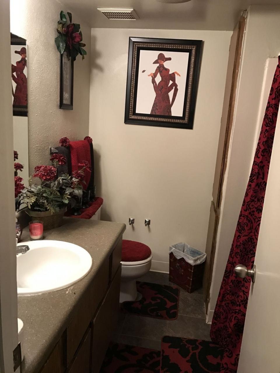 50 Relaxing Red Bathroom Decor Ideas Trendehouse Red bathroom decor
