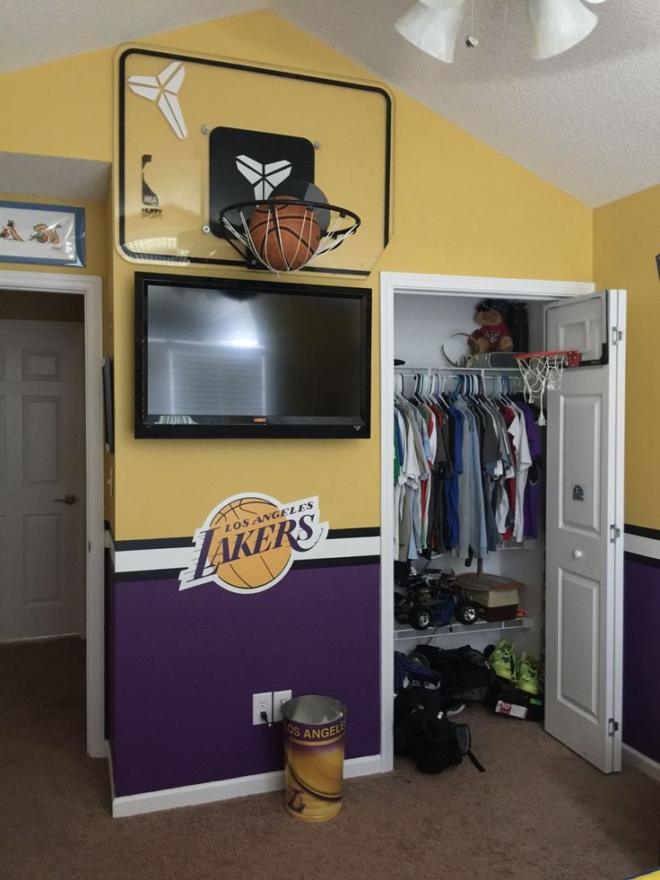 10 Unique Lakers Bathroom Decor in 2020 Basketball room, Basketball