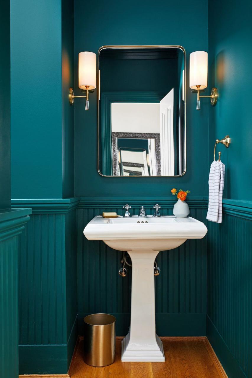 10 Rooms That Made Great Use of Teal Paint Teal bathroom, Teal