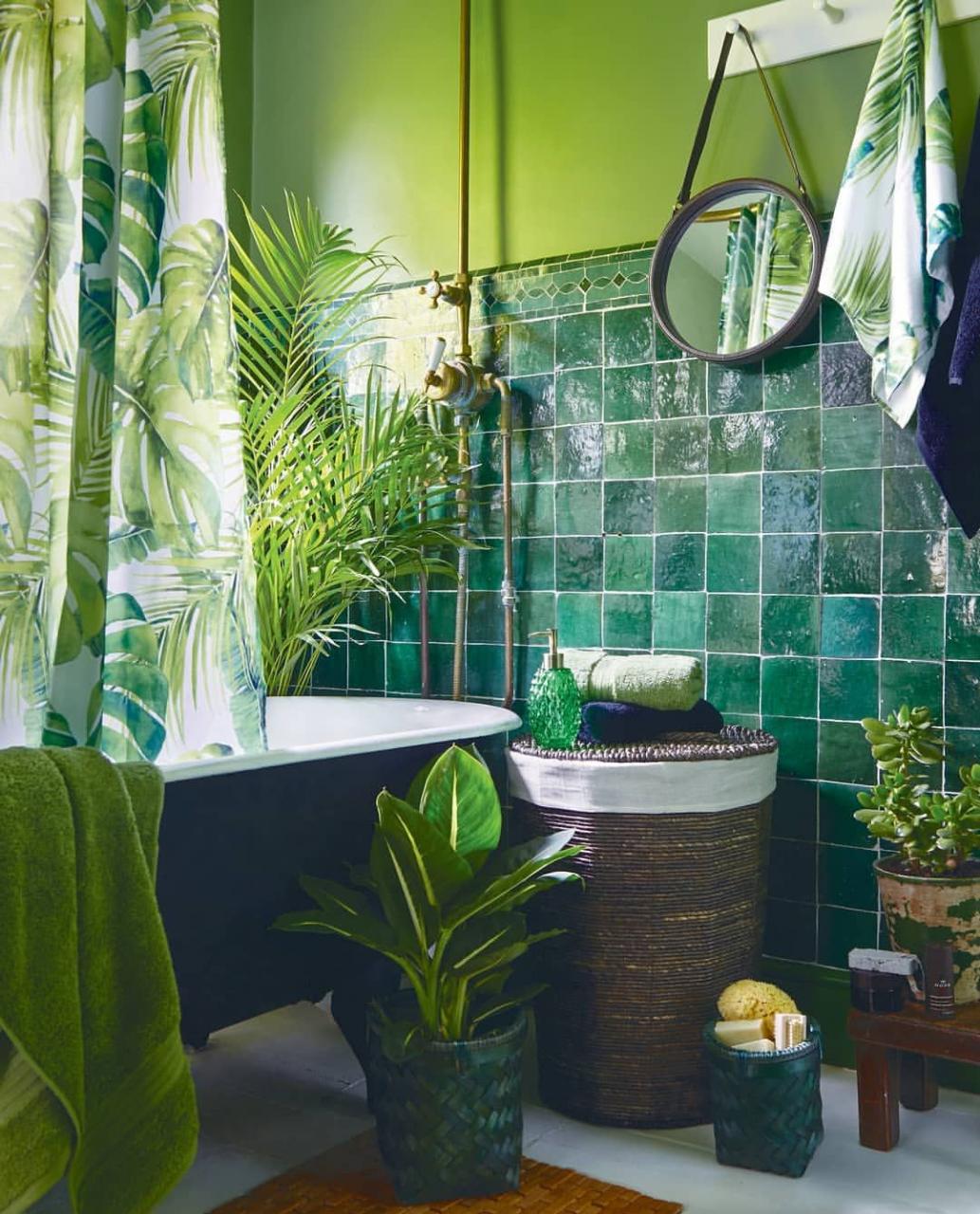 Get me 🍷 and a 📖, this rainforest inspired bathroom is perfect for