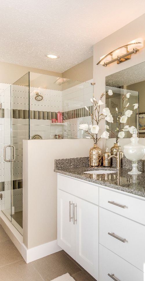 Silver and gold, silver and gold… Decorate your bathroom with a touch