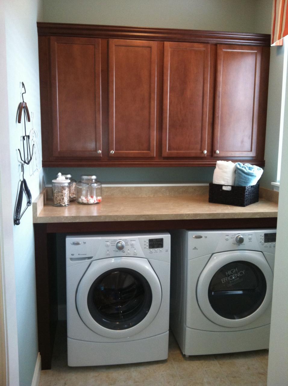 Love the shelf over the washer and dryer, must be on the 2nd floor