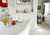 15 Brilliant Christmas Bathroom Decor Ideas 229683649733576599