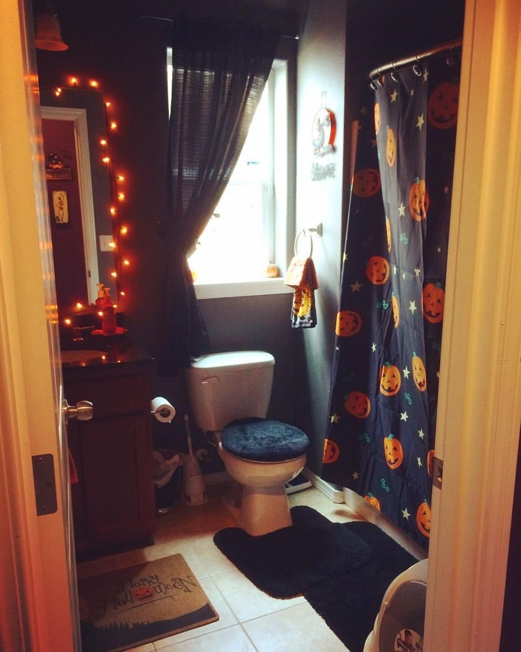 30+ Scary Halloween Decorating Ideas For Your Bathroom Halloween