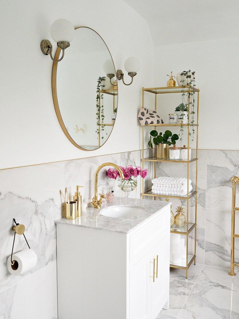 Marble & Gold Bathroom Gold bathroom decor, Bathroom design decor