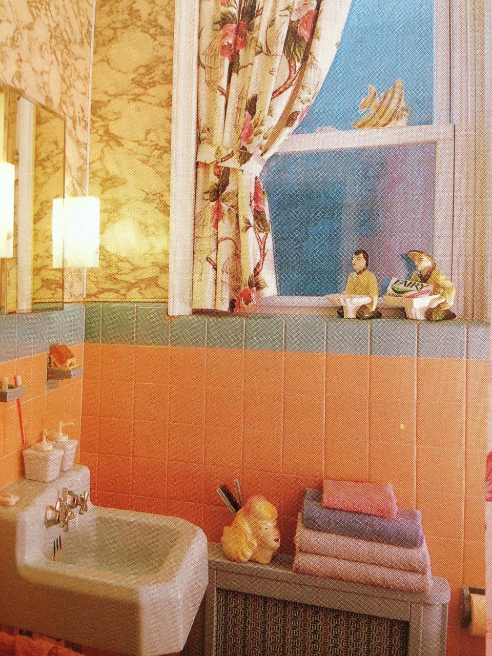 1950's bathroom classic FineRetroHomeDecor1970s Retro home, Modern