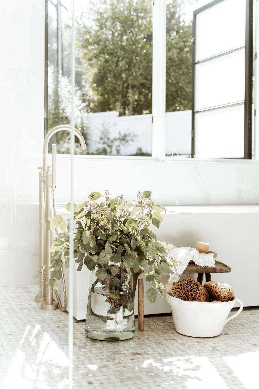 Eucalyptus in the Shower Modern Farmhouse Walkin Shower Eucalyptus