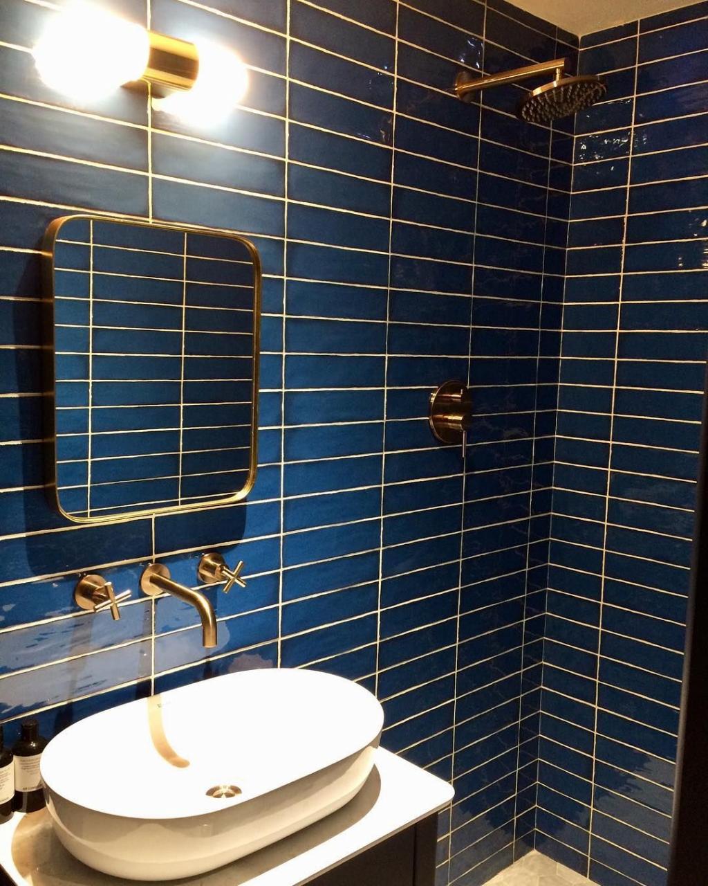 Navy and gold tile combo Trendy bathroom tiles, Diy bathroom, Blue