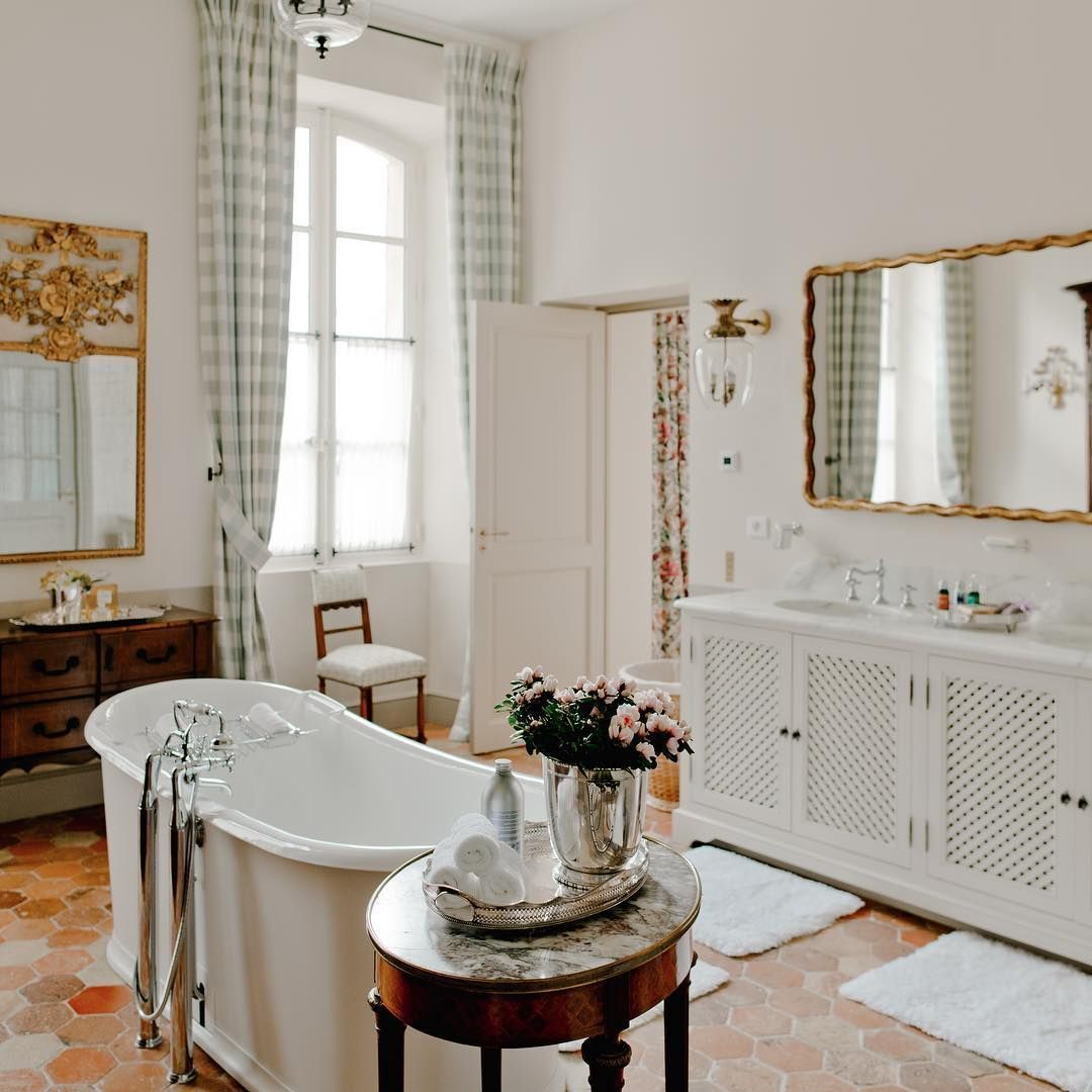 23 French Country Bathroom Decor Ideas for Your Home French country