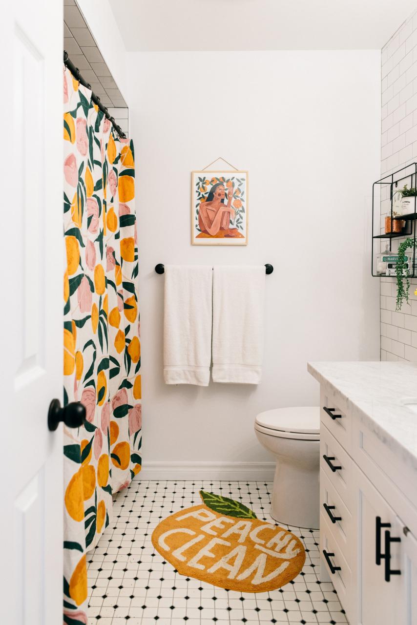 Plants Fill This Bright and Relaxing Boho Chic Home in 2020 Bathroom