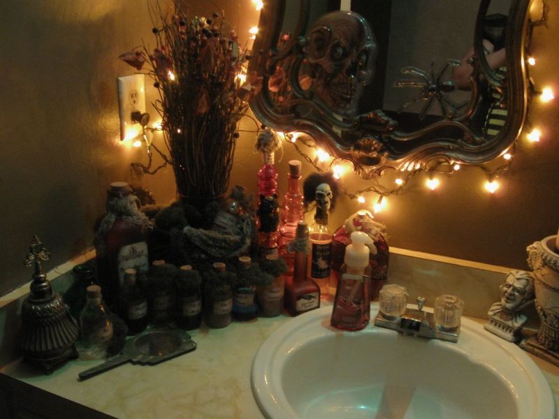 10 Spooky Halloween Bathroom Decorating Ideas for 2020