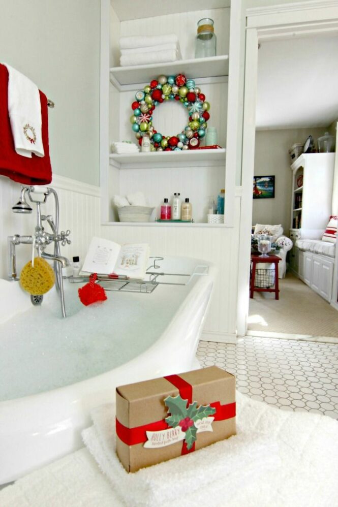 15 Brilliant Christmas Bathroom Decor Ideas