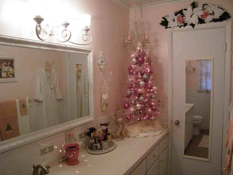 35 Fascinating Bathroom Decor For Christmas Makeover
