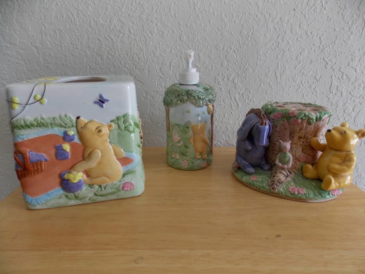 Disney Classic Winnie the Pooh 3pc. Ceramic Bathroom Accs. Set Other